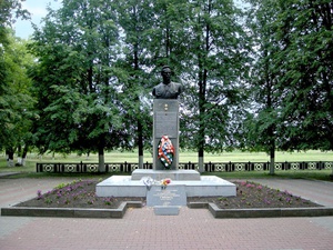 Памятник А.Горовцу на трассе Белгород-Обоянь, у поворота на поселок Ивня.